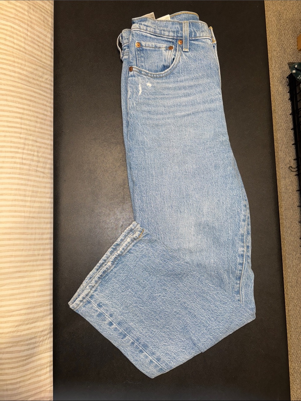 Levi's Ribcage Straight Ankle Jeans - Picture 3 of 8